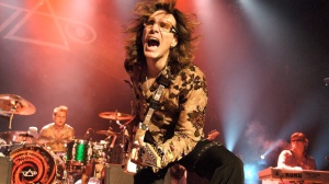 Gianni Rojatti vs DANG! supporter del tour di Steve Vai