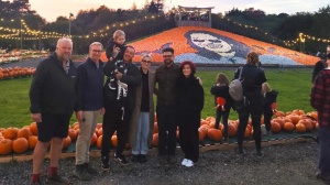 Gli Osbournes visitano il murale di zucche dedicato ad Ozzy