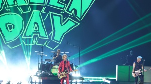 Green Day in fuga dal palco a causa di un drone
