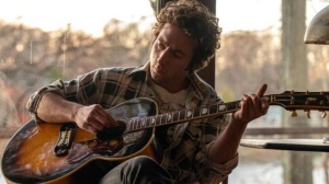 Guarda Jeremy Allen White che canta Born To Run