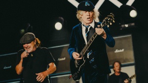 I fan degli AC/DC puntano alle classifiche natalizie