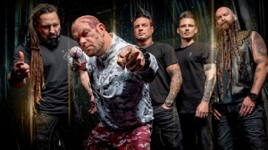 I Five Finger Death Punch vi danno il benvenuto al cinema (di casa)