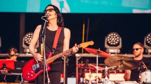 I Placebo chiedono ai fan di non usare i cellulari ai concerti