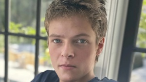 Il figlio di Chris Martin e Gwyneth Paltrow al debutto discografico