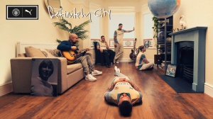 Il Manchester City ha presentato il kit tributo a Definitely Maybe