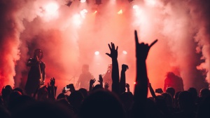 Il metal fa ingrassare?  Questa la bizzarra teoria di un tabloid britannico