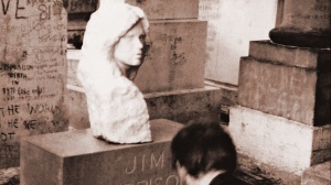 Jim Morrison, ritrovato dopo quasi 40 anni il busto posto sulla sua tomba