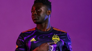 Jimi Hendrix 'firma' le maglie dei Seattle Sounders