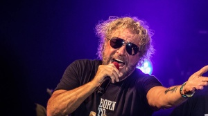 Joe Satriani e Sammy Hagar  in quello che sembra - ma non è - un tributo ai Van Halen