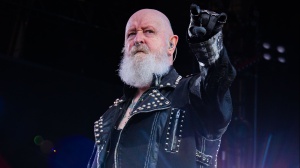 Judas Priest e Ozzy insieme sulla cover di War Pigs