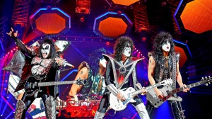 Kiss, malore sul palco per Gene Simmons