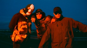 Kneecap a Radiofreccia, dal nuovo "Fenian" al primo tour in Italia