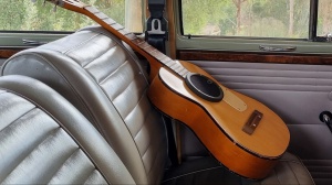 Vecchie chitarre acustiche diventano altoparlanti Bluetooth