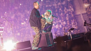 Linkin Park, ha senso la polemica sugli 'appoggi' di Emily Armstrong durante i live?