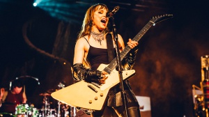 Lzzy Hale: gli Halestorm sognano P!nk e lanciano la nuova Explorer signature