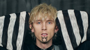 Machine Gun Kelly al debutto da regista: il trailer di Good Mourning