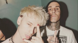 Machine Gun Kelly e Travis Barker rifanno Killing In The Name contro il razzismo