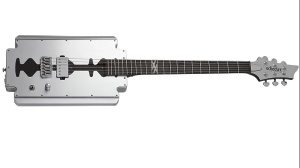 Machine Gun Kelly, polemica per la signature guitar a forma di rasoio