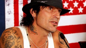 Mötley Crue, i segreti di Tommy Lee per superare indenne i controlli