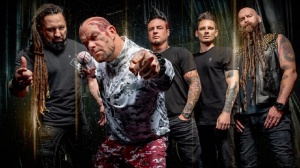 Membri di Motley Crue, Papa Roach e 5FDP in un horror