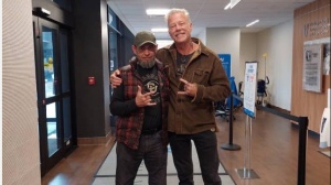 Metallica, James Hetfield visita due soldati ucraini feriti