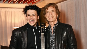 Mick Jagger ha regalato una chitarra a Yungblud