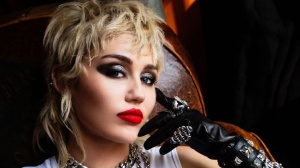 Miley Cyrus, i consigli di Paul Simon e l'amore per Chris Cornell