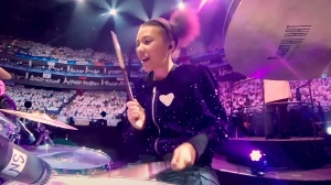 Nandi Bushell, guarda il suo medley rock alla O2 Arena