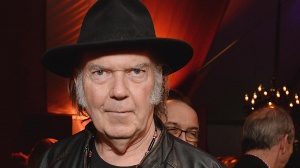 Neil Young a Donald Trump: "Sei una vergogna per il mio paese"