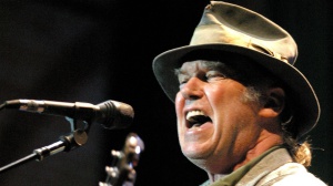 Neil Young annuncia uno show gratuito in Ucraina