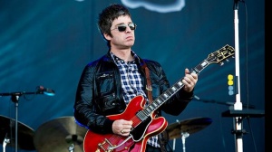 Noel Gallagher contro Robbie Williams:"Una versione dozzinale degli Oasis"