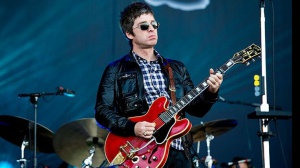 Noel Gallagher e l'imitazione di Bowie per scrivere i nuovi brani