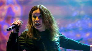 Ozzy Osbourne: "Non cammino ancora correttamente"