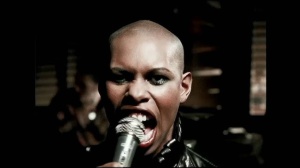 Paranoid & Sunburst, il debutto agit-rock degli Skunk Anansie