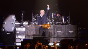 Paul McCartney ha suonato per la prima volta live Now And  Then