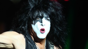 Paul Stanley: "L'arte dei Kiss è emozionante, non ha a che fare con make up e fuochi"