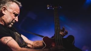 Peter Hook, il basso che ha portato la melodia nel post-punk