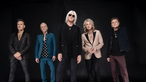 Phil Collen a Radiofreccia:"Def Leppard nel nuovo album dei Mötley Crüe? Sicuramente ci stiamo pensando"