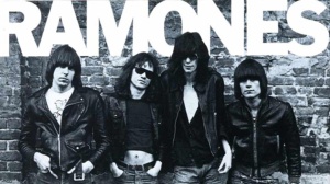 Punk, caos e candore da teenager: 5 brani per innamorarsi - ancora - dei Ramones