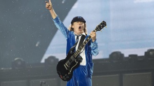 Quando Eddie Van Halen svegliò Angus Young in piena notte