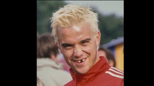 Robbie Williams ospita Tony Iommi in Rocket, il primo singolo da "Britpop"