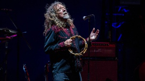 Robert Plant si ferma per le balene