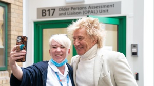 Rod Stewart ha coperto il costo della risonanza magnetica per i bisognosi