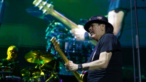 Santana, bufera per le frasi sul cancro: "I rancori lo provocano"
