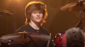 Shane Hawkins ancora una volta sul palco con i Foo Fighters