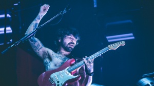 Simon Neil: storia, stile e carriera del frontman dei Biffy Clyro
