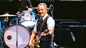 Springsteen torna dal vivo e attacca l'ICE