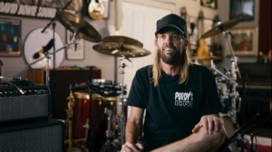 Taylor Hawkins e Chad Smith tra i protagonisti di un nuovo documentario sulla batteria