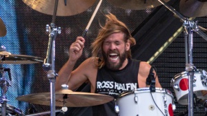 Taylor Hawkins, suo figlio dedica My Hero al padre