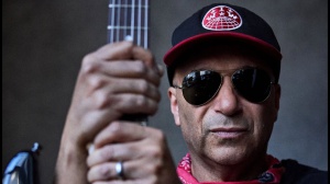 Tom Morello pubblica il nuovo album: con i Kneecap in "Unconquered" e un festival pieno di stelle